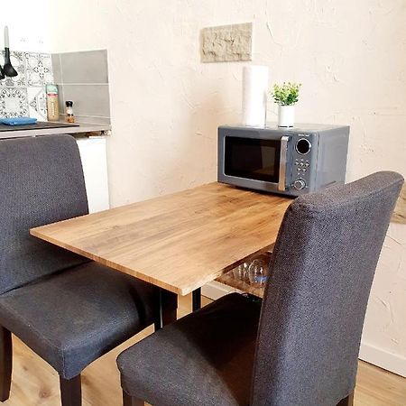 Studio rénové de 20 m2 pour deux personnes Apartamento Blaye-Les-Mines Exterior foto